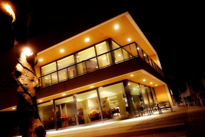 lighting-enhances-the-dining-experience-2